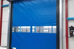porte rapide entre un hall de production et un hall logistique